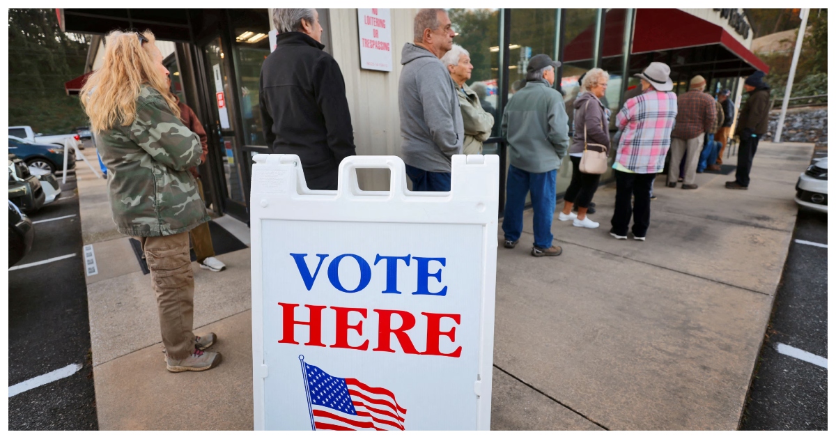 কিছু ভোটকেন্দ্র ইতোমধ্যেই পুনরায় খোলা হয়েছে। ছবি: রয়টার্স